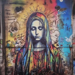 Carré similicuir Vierge graffiti