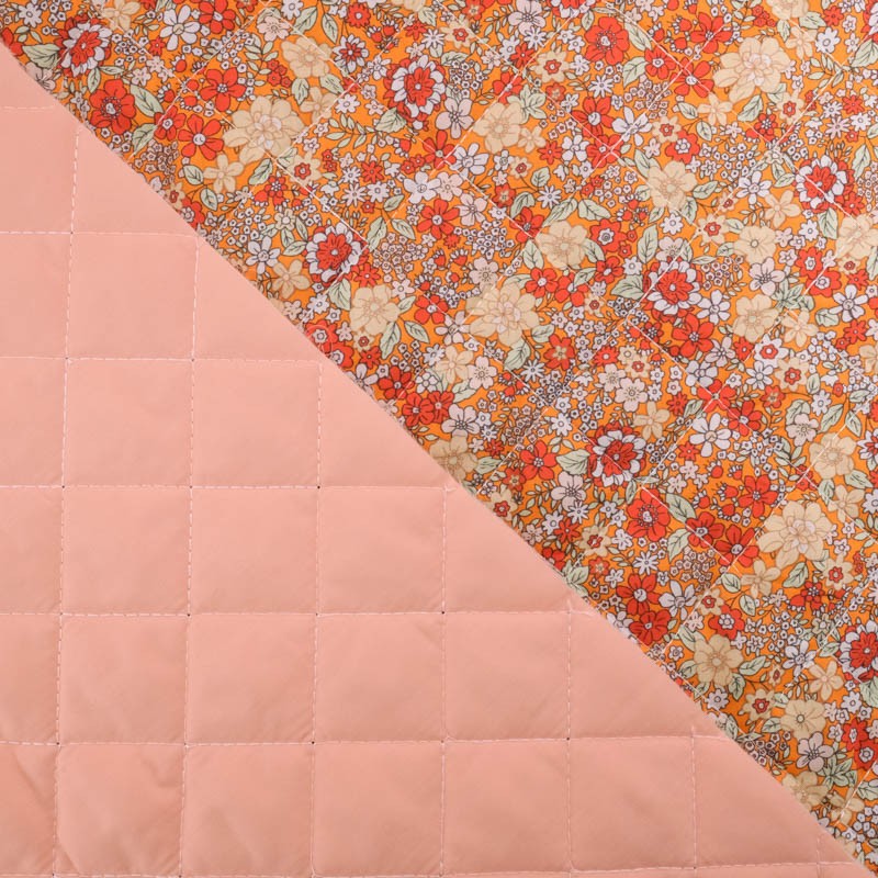Matelassé de coton, fleur et unis tons pêche