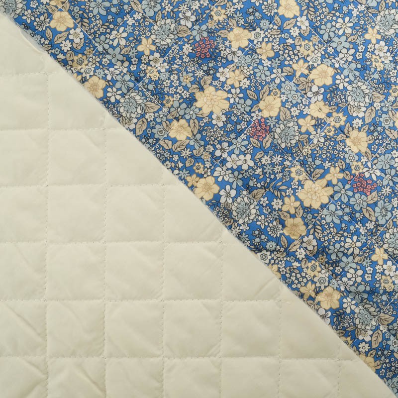 Matelassé de coton, fleur et unis tons bleu et ivoire